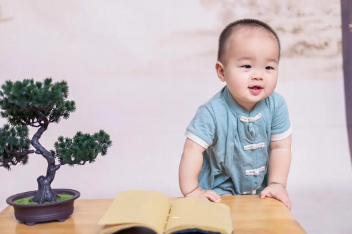 石河子六个月宝宝摇头正常吗
